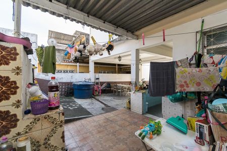 Casa à venda com 225m², 6 quartos e 4 vagas Casa à venda com 225m², 6 quartos e 4 vagasCasa 1 - Área de serviço