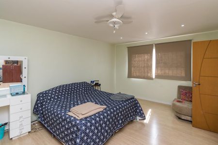 Casa à venda com 225m², 6 quartos e 4 vagas Casa à venda com 225m², 6 quartos e 4 vagasCasa 2 - Quarto 3