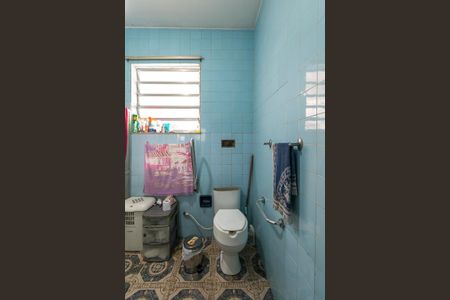 Casa à venda com 225m², 6 quartos e 4 vagas Casa à venda com 225m², 6 quartos e 4 vagasCasa 1 - Banheiro