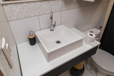 Casa à venda com 225m², 6 quartos e 4 vagas Casa à venda com 225m², 6 quartos e 4 vagasCasa 2 - Banheiro 2