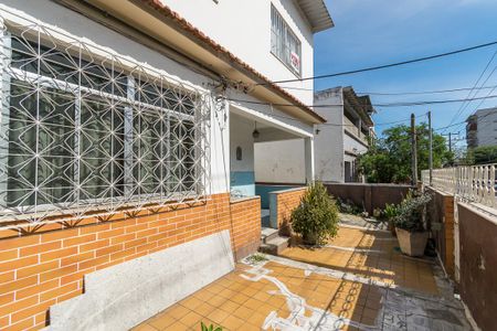 Casa à venda com 225m², 6 quartos e 4 vagas Casa à venda com 225m², 6 quartos e 4 vagasÁrea Externa