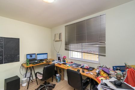 Casa à venda com 225m², 6 quartos e 4 vagas Casa à venda com 225m², 6 quartos e 4 vagasCasa 2 - Quarto 1