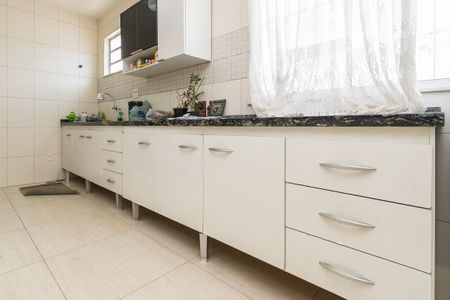 Casa à venda com 225m², 6 quartos e 4 vagas Casa à venda com 225m², 6 quartos e 4 vagasCasa 2 - Cozinha