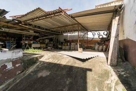 Casa à venda com 225m², 6 quartos e 4 vagas Casa à venda com 225m², 6 quartos e 4 vagasGaragem