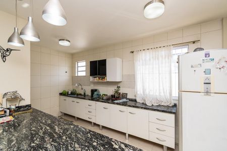Casa à venda com 225m², 6 quartos e 4 vagas Casa à venda com 225m², 6 quartos e 4 vagasCasa 2 - Cozinha