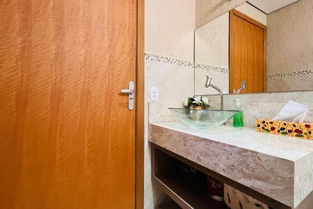 Casa à venda com 425m², 3 quartos e 3 vagas Casa à venda com 425m², 3 quartos e 3 vagasBanheiro 1