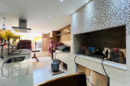 Casa à venda com 425m², 3 quartos e 3 vagas Casa à venda com 425m², 3 quartos e 3 vagasÁrea da Churrasqueira
