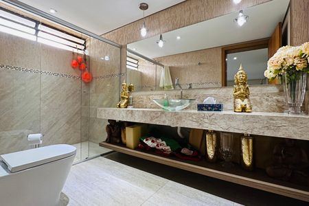 Casa à venda com 425m², 3 quartos e 3 vagas Casa à venda com 425m², 3 quartos e 3 vagasBanheiro da Suíte