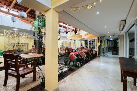 Casa à venda com 425m², 3 quartos e 3 vagas Casa à venda com 425m², 3 quartos e 3 vagasÁrea externa