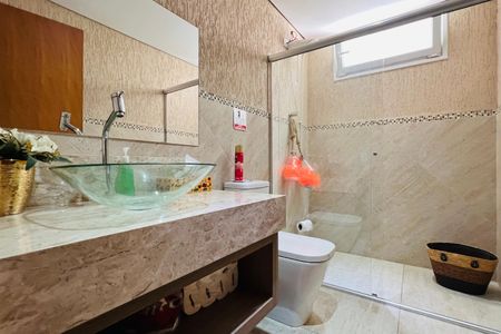 Casa à venda com 425m², 3 quartos e 3 vagas Casa à venda com 425m², 3 quartos e 3 vagasBanheiro 1