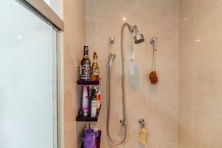 Apartamento à venda com 310m², 4 quartos e 5 vagasBanheiro da Suíte 1