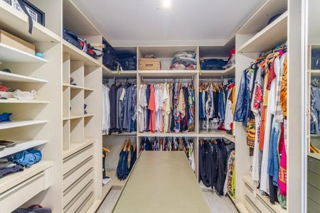 Apartamento à venda com 310m², 4 quartos e 5 vagasCloset da suíte 1