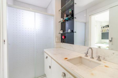 Apartamento à venda com 310m², 4 quartos e 5 vagasBanheiro da Suíte 2