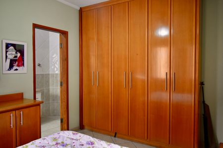 Casa à venda com 200m², 4 quartos e 4 vagas Casa à venda com 200m², 4 quartos e 4 vagasSuíte 2