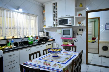 Casa à venda com 200m², 4 quartos e 4 vagas Casa à venda com 200m², 4 quartos e 4 vagasCozinha