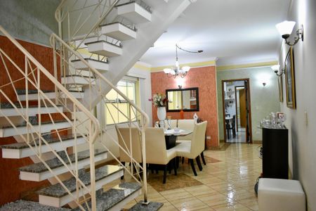 Casa à venda com 200m², 4 quartos e 4 vagas Casa à venda com 200m², 4 quartos e 4 vagasSala