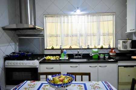 Casa à venda com 200m², 4 quartos e 4 vagas Casa à venda com 200m², 4 quartos e 4 vagasCozinha