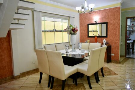 Casa à venda com 200m², 4 quartos e 4 vagas Casa à venda com 200m², 4 quartos e 4 vagasSala