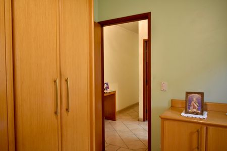 Casa à venda com 200m², 4 quartos e 4 vagas Casa à venda com 200m², 4 quartos e 4 vagasQuarto 2