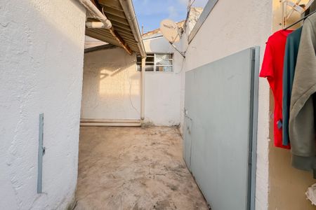 Casa à venda com 210m², 3 quartos e sem vaga Casa à venda com 210m², 3 quartos e sem vagaÁrea de Serviço - Casa 2