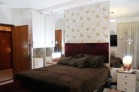 Casa à venda com 276m², 4 quartos e 4 vagasSuíte