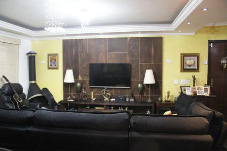 Casa à venda com 276m², 4 quartos e 4 vagasSala