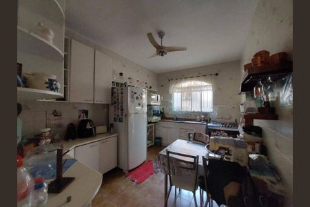 Casa à venda com 323m², 3 quartos e 3 vagas