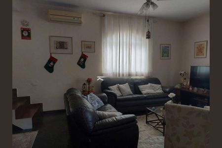 Casa à venda com 323m², 3 quartos e 3 vagas