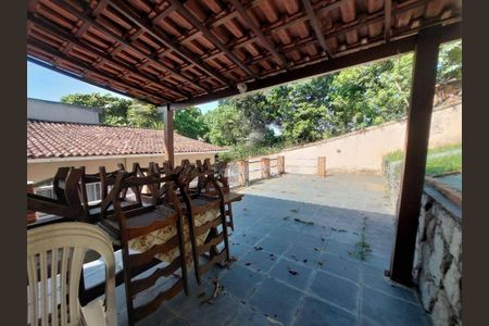 Casa à venda com 323m², 3 quartos e 3 vagas