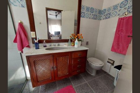 Casa à venda com 323m², 3 quartos e 3 vagas