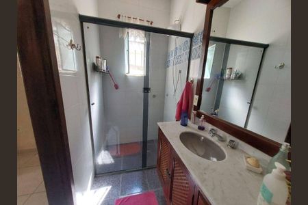 Casa à venda com 323m², 3 quartos e 3 vagas