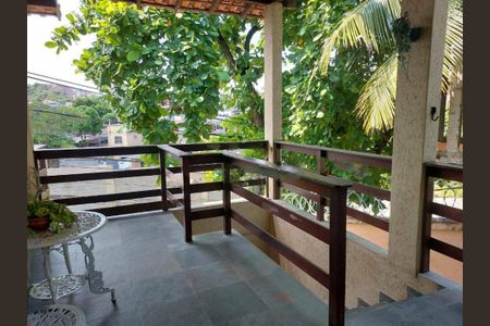 Casa à venda com 323m², 3 quartos e 3 vagas