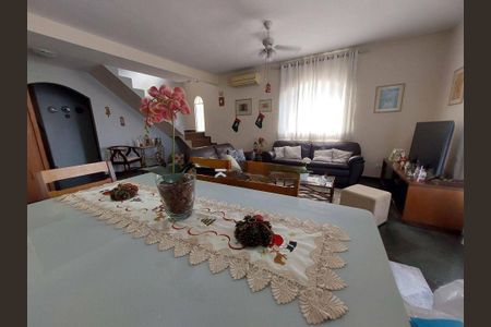 Casa à venda com 323m², 3 quartos e 3 vagas