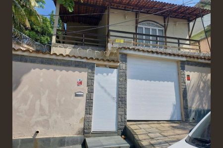 Casa à venda com 323m², 3 quartos e 3 vagas
