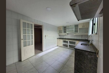 Casa à venda com 264m², 4 quartos e 3 vagas