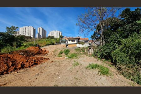 Casa à venda com 2000m², 4 quartos e 4 vagas Casa à venda com 2000m², 4 quartos e 4 vagasTerreno