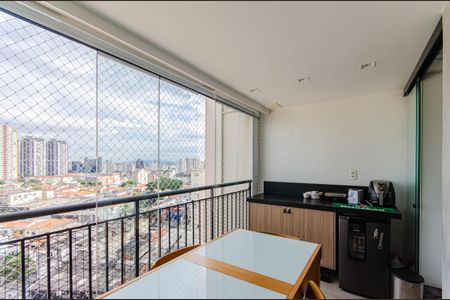 Apartamento à venda com 60m², 2 quartos e 1 vaga Apartamento à venda com 60m², 2 quartos e 1 vagaVaranda