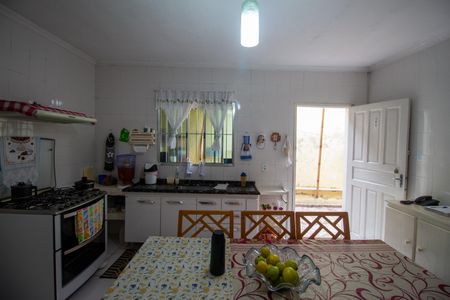 Casa à venda com 137m², 2 quartos e 2 vagas Casa à venda com 137m², 2 quartos e 2 vagasCozinha