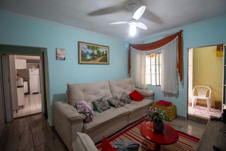 Casa à venda com 137m², 2 quartos e 2 vagas Casa à venda com 137m², 2 quartos e 2 vagasSala