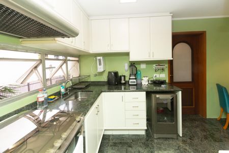Apartamento à venda com 145m², 4 quartos e 2 vagas Apartamento à venda com 145m², 4 quartos e 2 vagasCozinha
