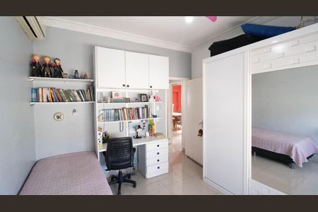 Casa à venda com 170m², 4 quartos e 4 vagas Casa à venda com 170m², 4 quartos e 4 vagasQuarto 1