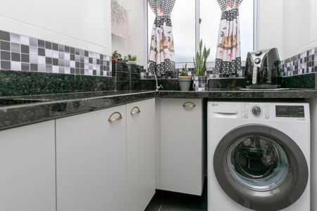 Apartamento à venda com 46m², 2 quartos e 1 vaga Apartamento à venda com 46m², 2 quartos e 1 vagaCozinha e Área de Serviço