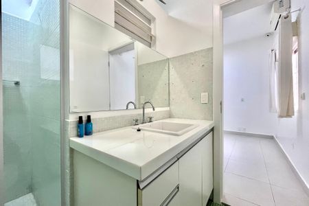 Casa à venda com 190m², 4 quartos e 2 vagas Casa à venda com 190m², 4 quartos e 2 vagasBanheiro da Suíte 1