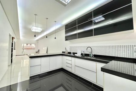 Casa à venda com 190m², 4 quartos e 2 vagas Casa à venda com 190m², 4 quartos e 2 vagasCozinha