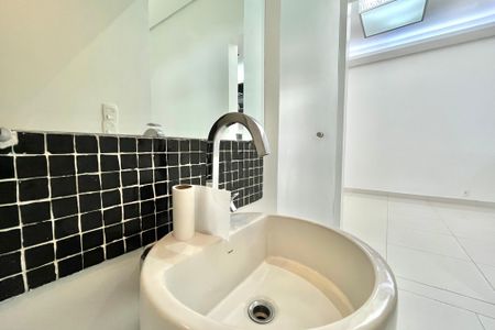 Casa à venda com 190m², 4 quartos e 2 vagas Casa à venda com 190m², 4 quartos e 2 vagasLavabo