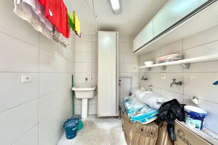 Casa à venda com 190m², 4 quartos e 2 vagas Casa à venda com 190m², 4 quartos e 2 vagasÁrea de Serviço
