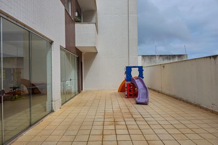 Apartamento à venda com 270m², 4 quartos e 3 vagas Apartamento à venda com 270m², 4 quartos e 3 vagasÁrea comum - Salão de festas