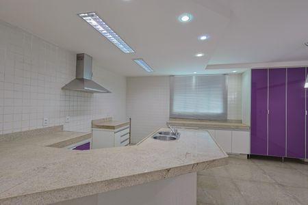 Apartamento à venda com 270m², 4 quartos e 3 vagas Apartamento à venda com 270m², 4 quartos e 3 vagas Cozinha