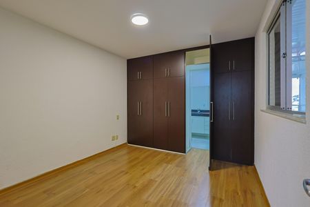 Apartamento à venda com 270m², 4 quartos e 3 vagas Apartamento à venda com 270m², 4 quartos e 3 vagasSuíte 1