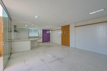 Apartamento à venda com 270m², 4 quartos e 3 vagas Apartamento à venda com 270m², 4 quartos e 3 vagasCozinha